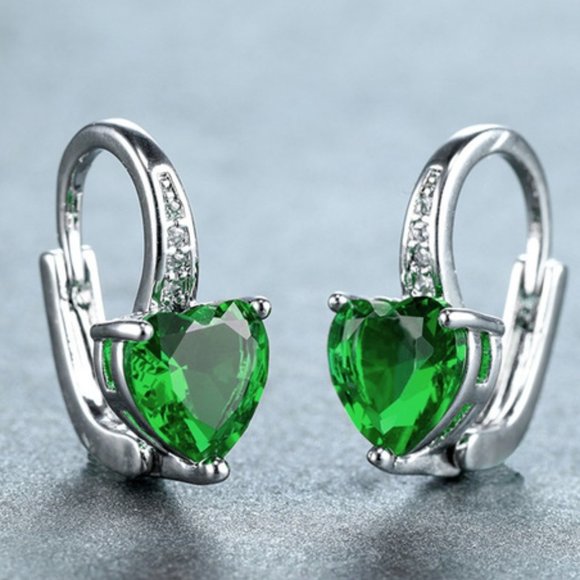tAgesBtq Jewelry - Emerald Hearts